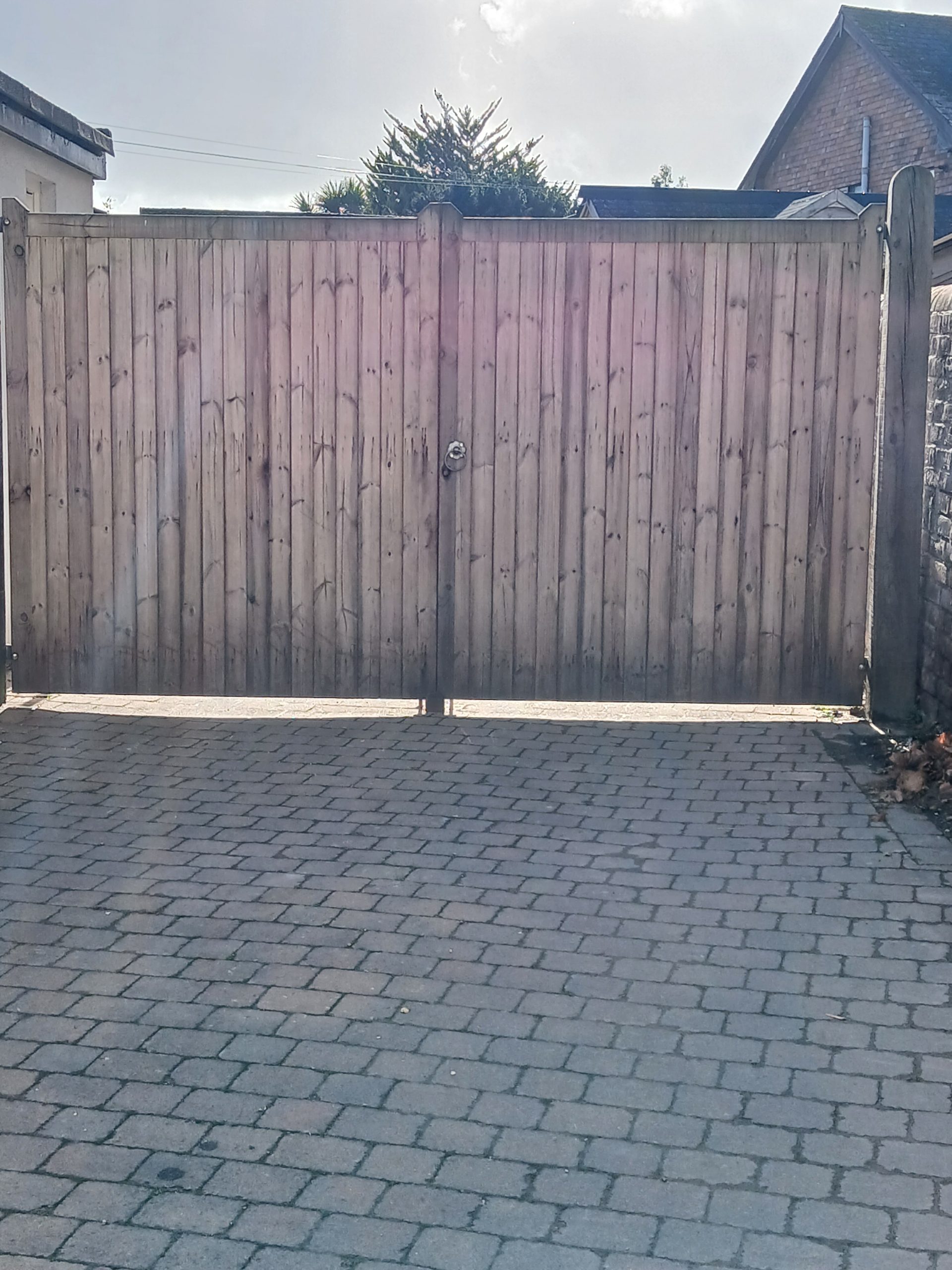WOODEN DRIVEWAY GATES